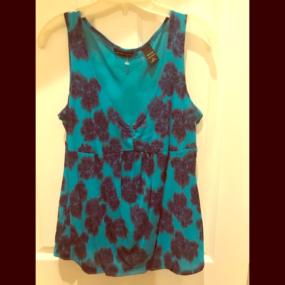 NWOT NEW YORK & COMPANY SZ L Top